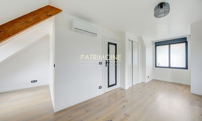 Image No.13-6 Bed Property for sale