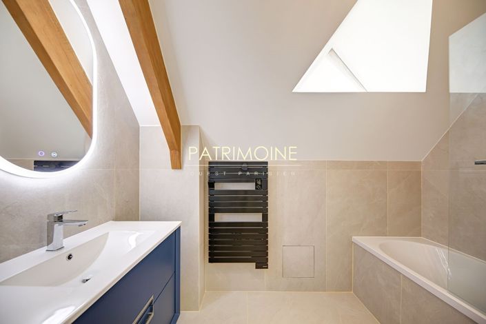 Image No.16-6 Bed Property for sale