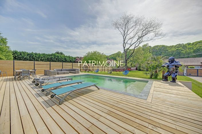 Image No.3-6 Bed Property for sale