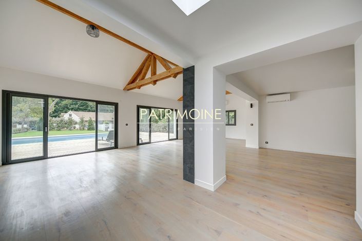 Image No.5-6 Bed Property for sale