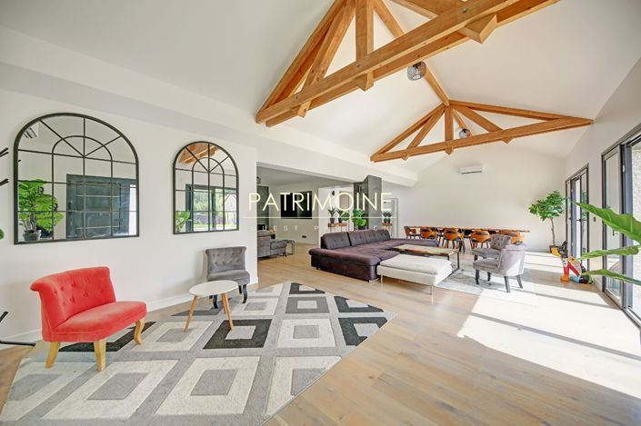 Image No.6-6 Bed Property for sale