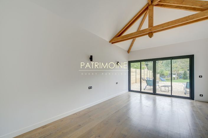 Image No.12-6 Bed Property for sale