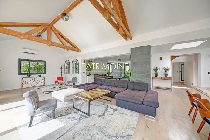 Image No.5-6 Bed Property for sale
