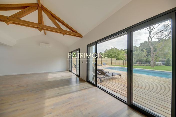 Image No.6-6 Bed Property for sale