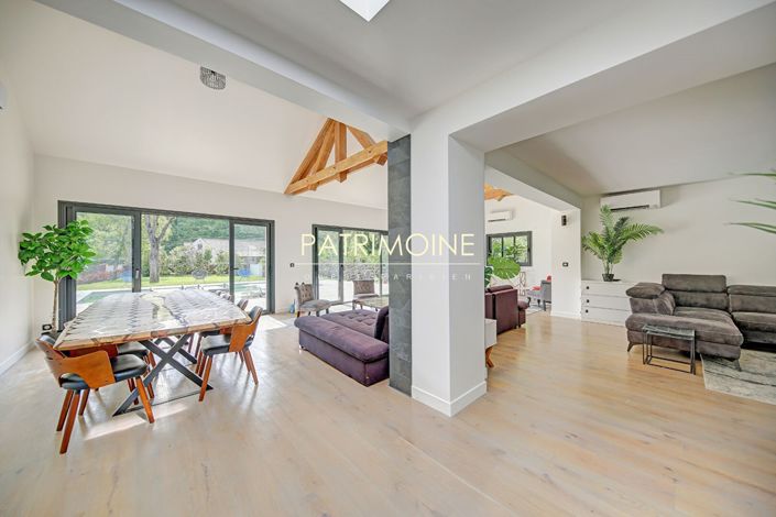 Image No.6-6 Bed Property for sale