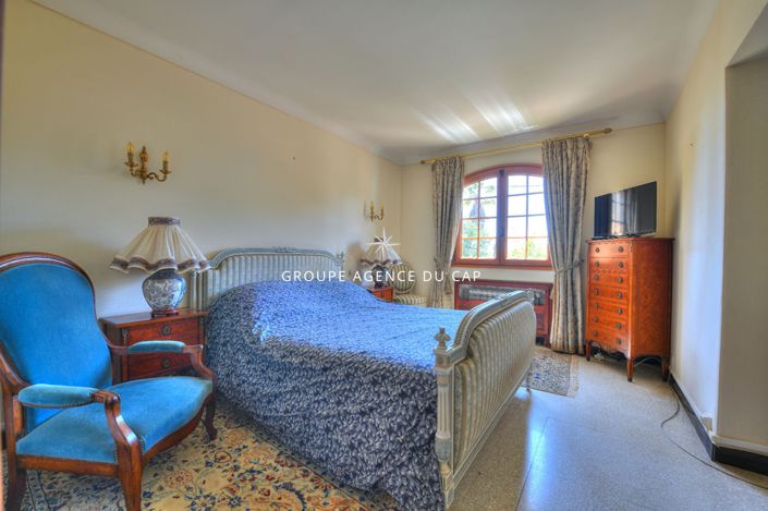 Image No.12-5 Bed House for sale