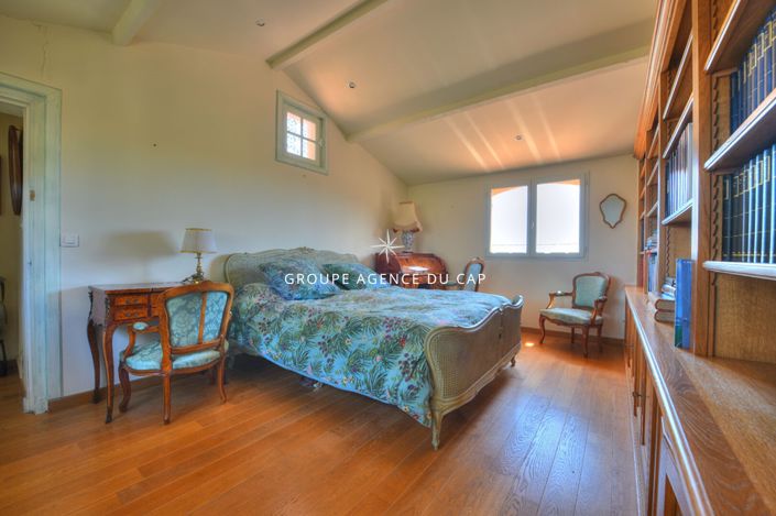 Image No.14-5 Bed House for sale