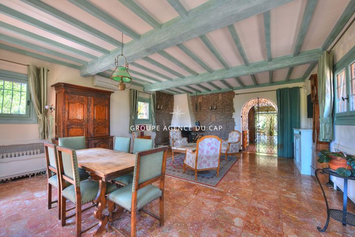 Image No.6-5 Bed House for sale