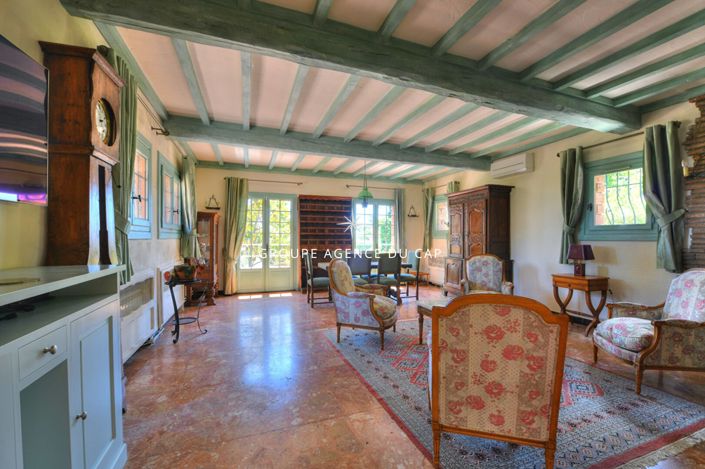 Image No.7-5 Bed House for sale