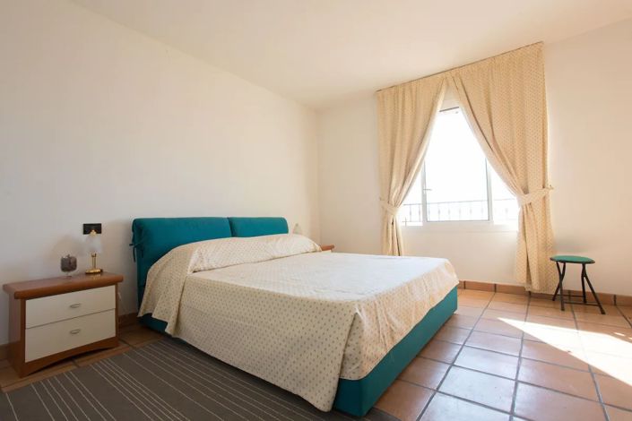 Image No.11-6 Bed House for sale