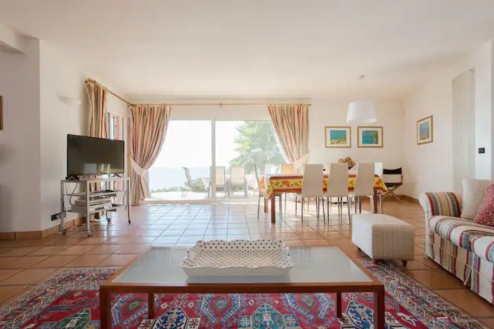 Image No.2-6 Bed House for sale