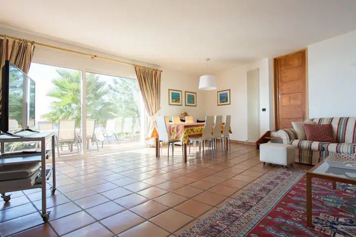 Image No.7-6 Bed House for sale