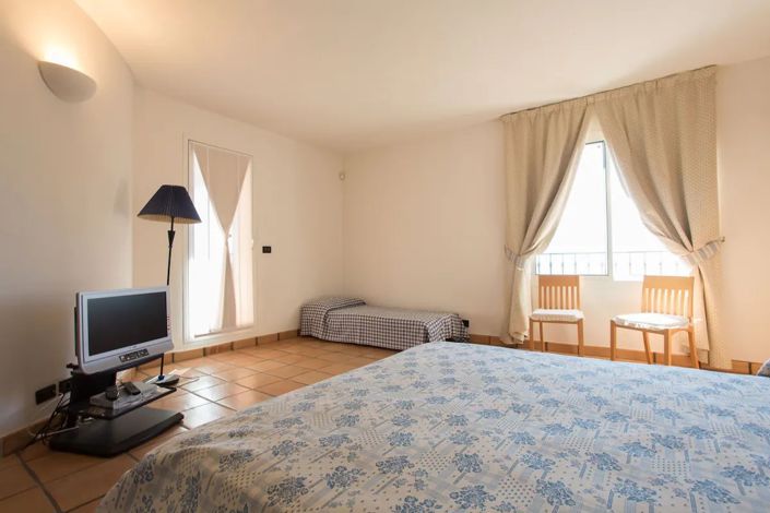 Image No.9-6 Bed House for sale