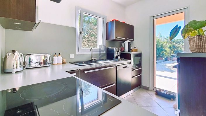 Image No.6-3 Bed House for sale