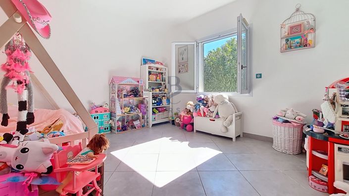 Image No.9-3 Bed House for sale