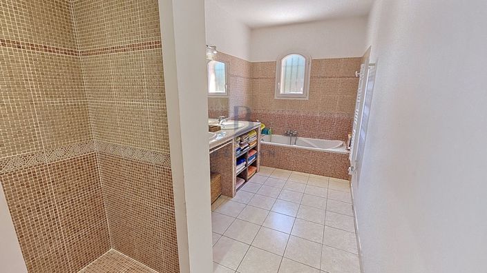 Image No.14-7 Bed House for sale