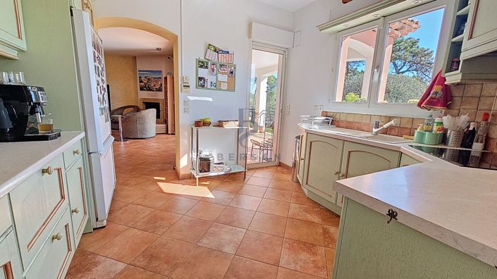 Image No.8-7 Bed House for sale