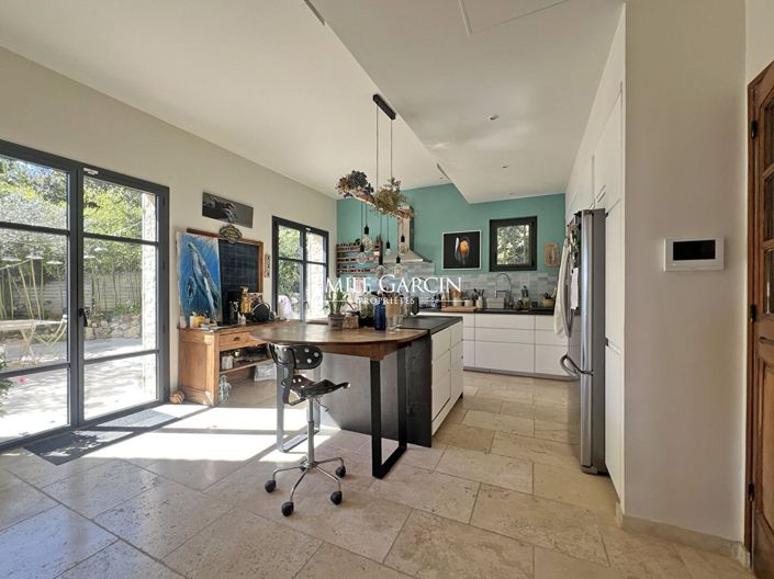 Image No.5-5 Bed Property for sale