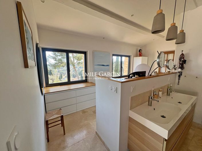 Image No.7-5 Bed Property for sale