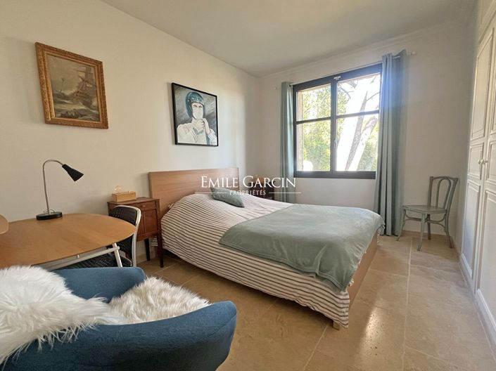 Image No.8-5 Bed Property for sale