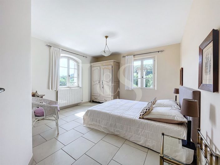 Image No.17-5 Bed House for sale