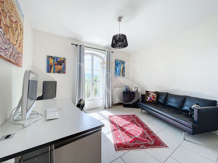 Image No.18-5 Bed House for sale