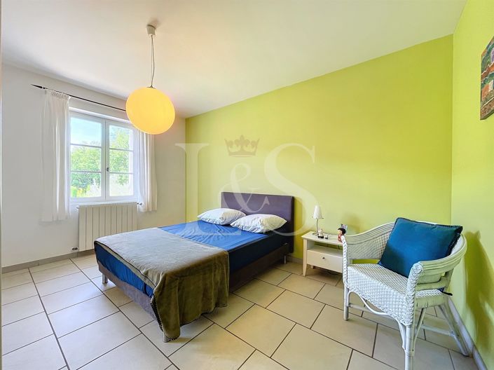 Image No.19-5 Bed House for sale