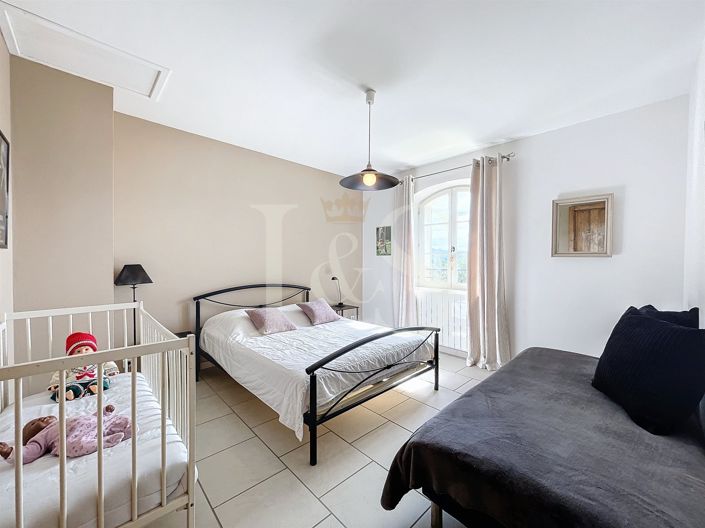 Image No.21-5 Bed House for sale