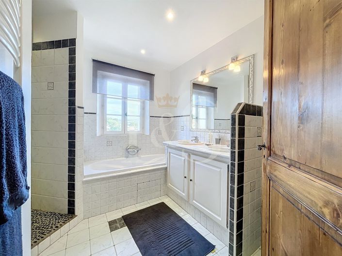 Image No.22-5 Bed House for sale