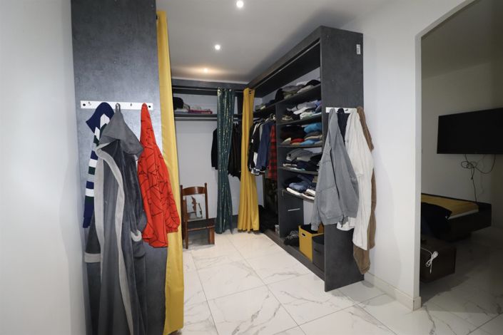 Image No.14-4 Bed House for sale