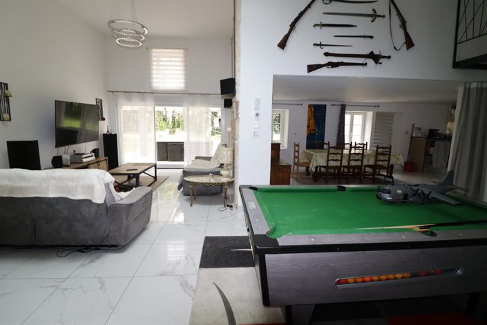 Image No.7-4 Bed House for sale