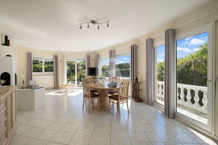 Image No.3-4 Bed House for sale