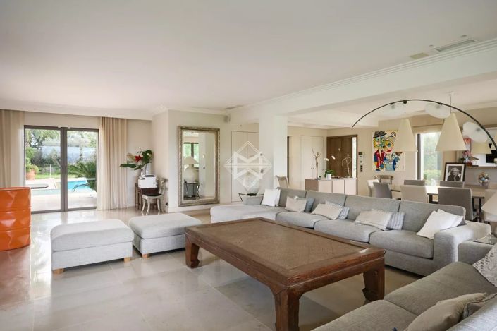 Image No.7-6 Bed House for sale