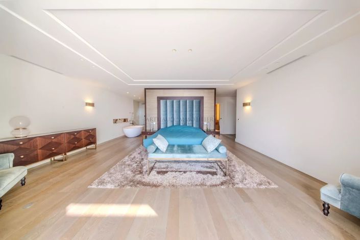 Image No.16-6 Bed Apartment for sale