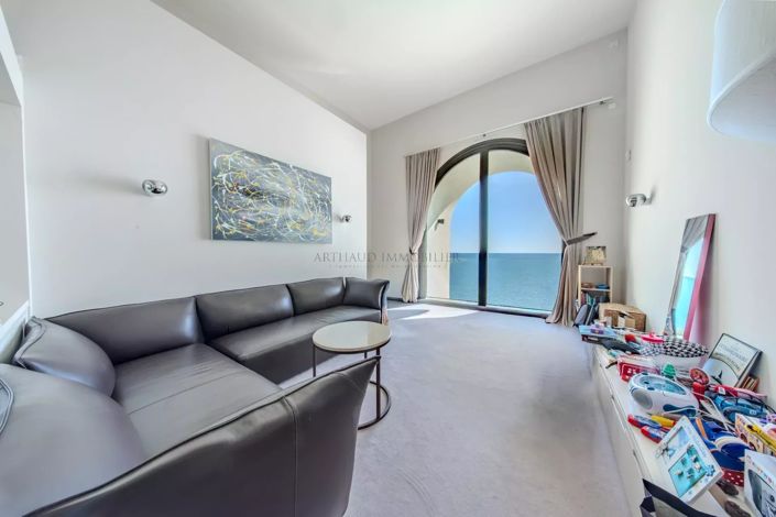 Image No.20-6 Bed Apartment for sale