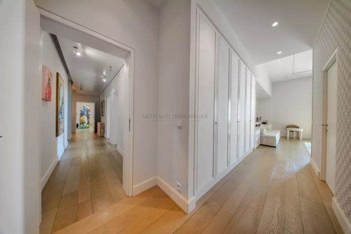 Image No.23-6 Bed Apartment for sale