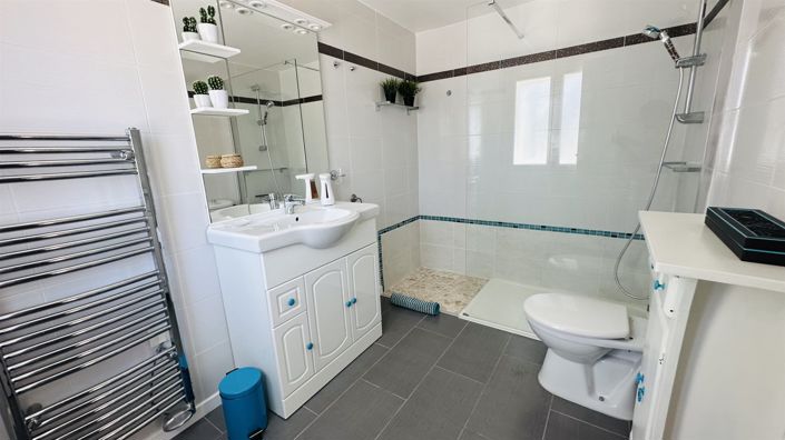 Image No.26-4 Bed House for sale