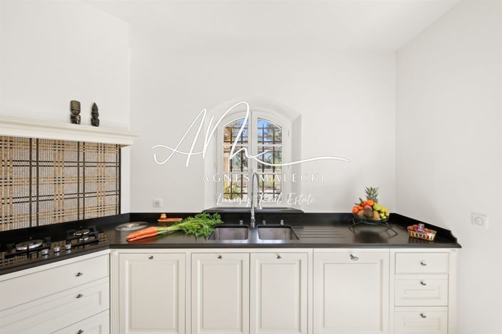 Image No.12-4 Bed House for sale