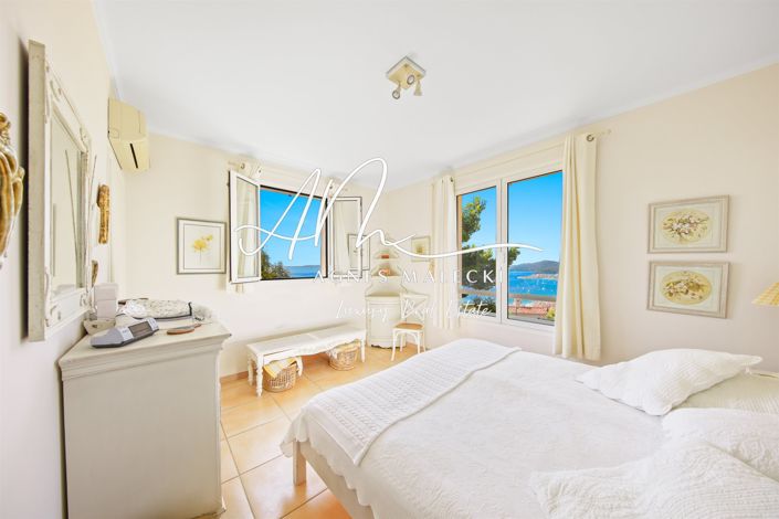 Image No.11-5 Bed House for sale