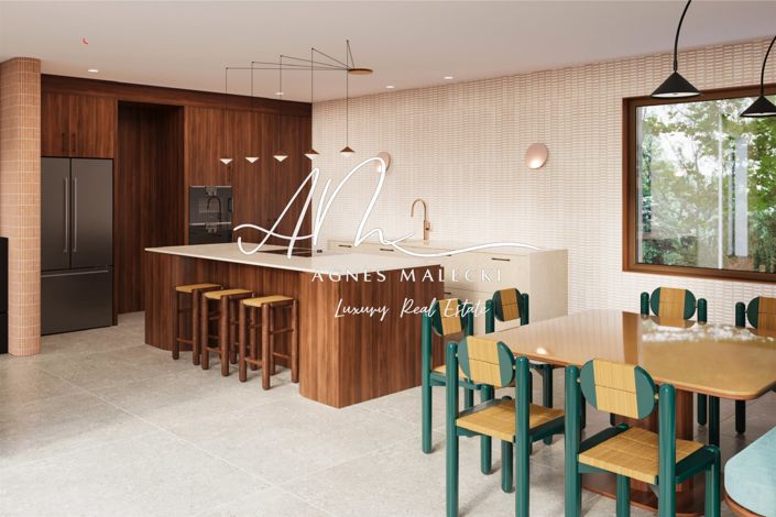 Image No.8-4 Bed House for sale