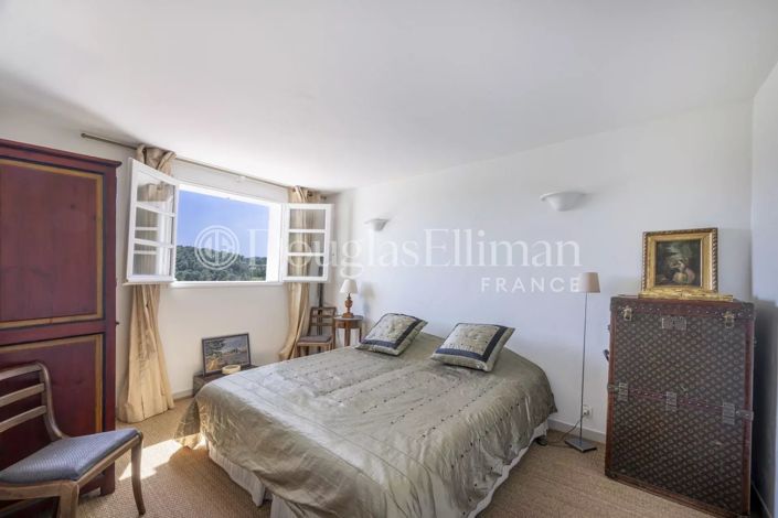 Image No.7-5 Bed House for sale