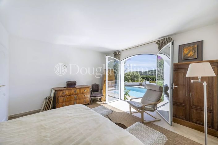 Image No.9-5 Bed House for sale