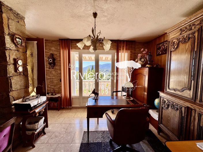 Image No.20-7 Bed House for sale