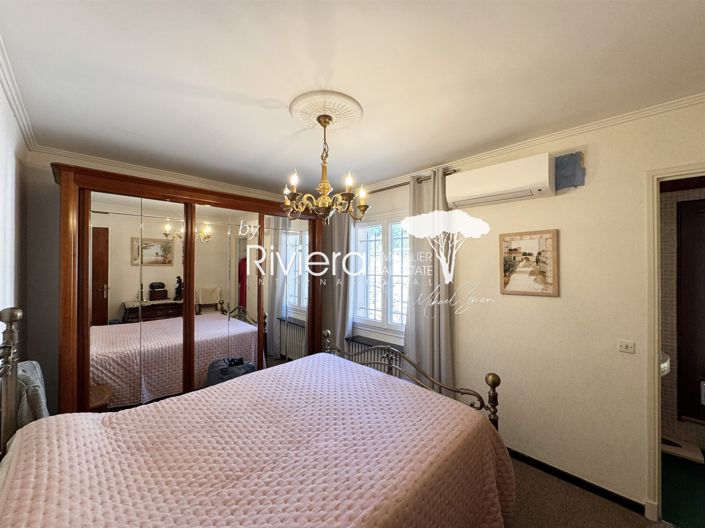 Image No.24-7 Bed House for sale