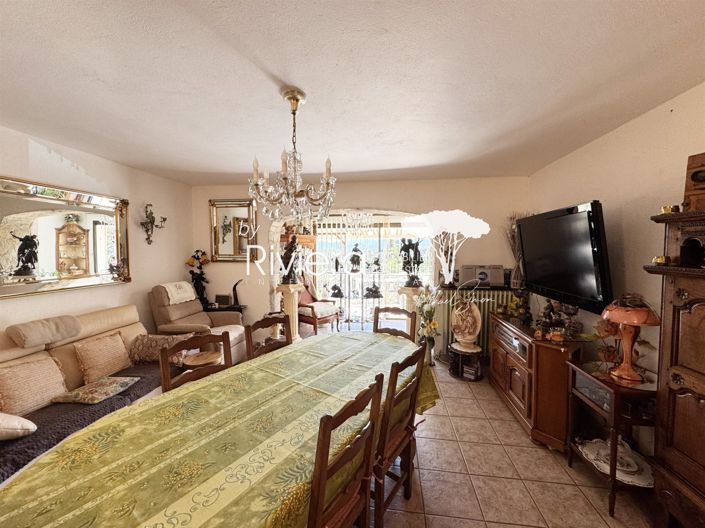 Image No.26-7 Bed House for sale