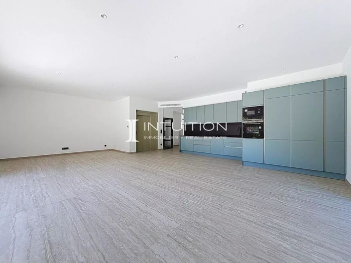 Image No.10-3 Bed House for sale