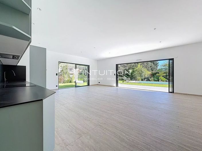 Image No.11-3 Bed House for sale