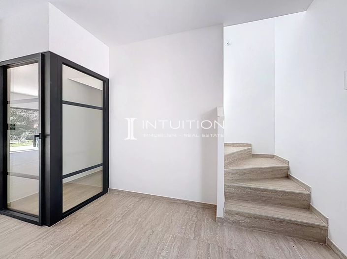 Image No.12-3 Bed House for sale