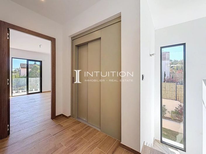 Image No.13-3 Bed House for sale