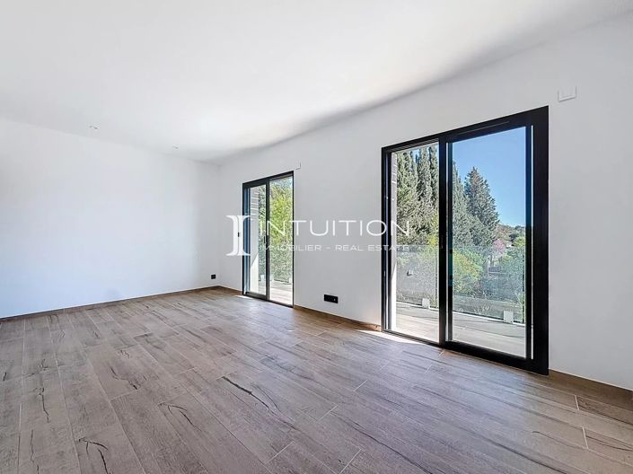 Image No.15-3 Bed House for sale